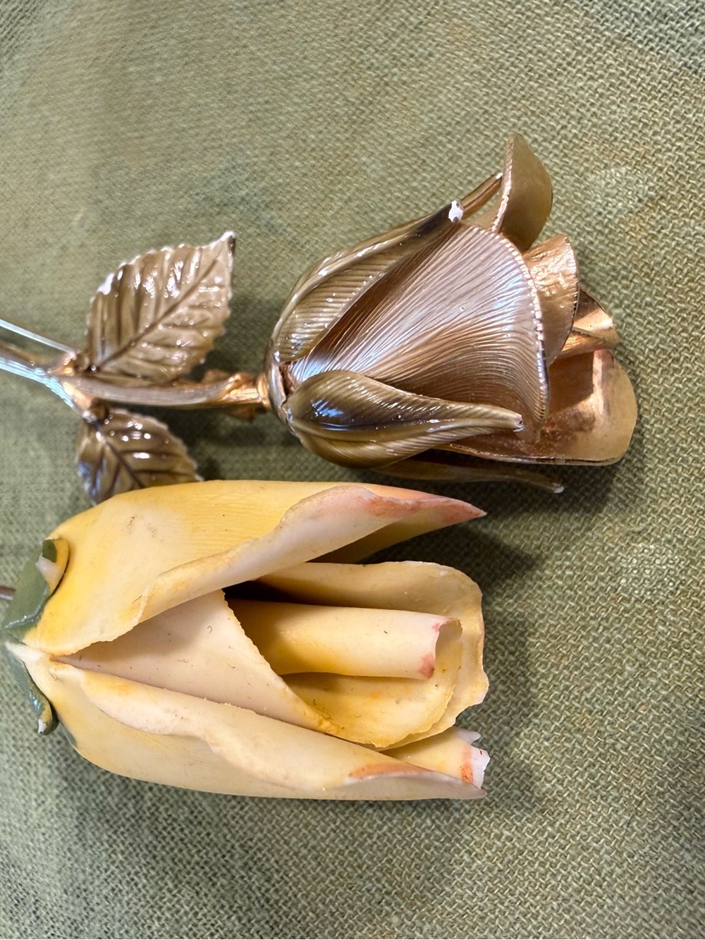 Vintage floral brooch pin set of 2 yellow rose, metal floral pin